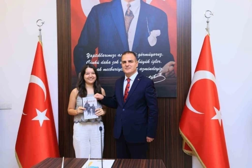 Vali Akbıyık başarılı öğrencileri ağırladı
