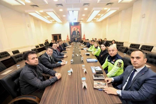 Vali Akbıyık başkanlığında &lsquo;Okul G&uuml;venliği&rsquo; toplantısı yapıldı
