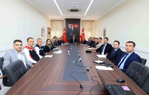 Vali Akbıyık başkanlığında &lsquo;Tarımda doğal afet kaynaklı&lsquo; zararlar değerlendirildi
