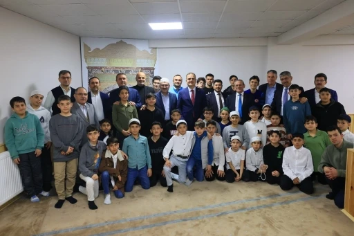 Vali Akbıyık Kur'an Kursu Öğrencileriyle İftarda Buluştu