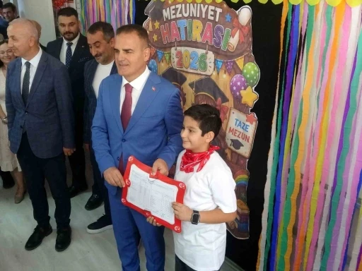 Vali Akbıyık&rsquo;tan yaz tatilinde kitap tavsiyesi
