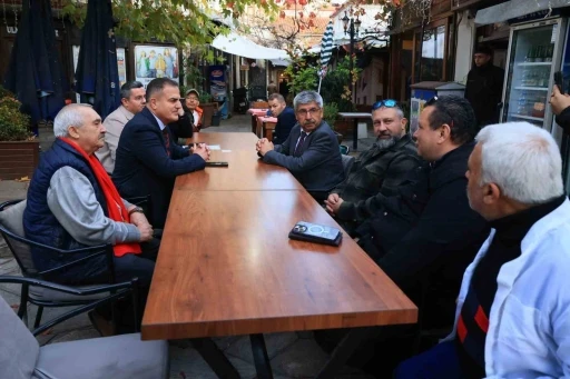 Vali Akbıyık ve Rektör Kaçar tarihi Arasta esnafını ziyaret etti
