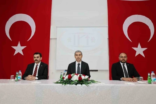 Vali Aktaş, kamu hizmetlerinin verimli olması i&ccedil;in iş birliğine dikkat &ccedil;ekti
