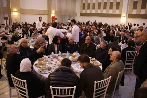 Vali Aktaş, Ramazan&rsquo;ın ilk iftarında şehit yakınları ve gazilerle bir araya geldi
