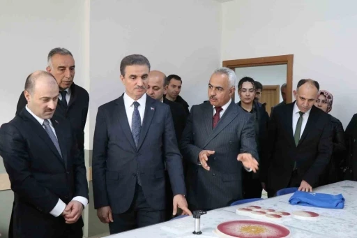 Vali Aydın Baruş&rsquo;tan Oltu &ccedil;ıkarması
