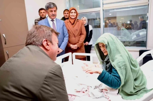 Vali Aydoğdu&rsquo;dan Aksun ailesine ge&ccedil;miş olsun ziyareti
