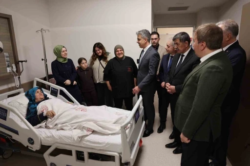 Vali Aydoğdu&rsquo;dan hastalara ziyaret
