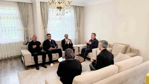Vali Aydoğdu&rsquo;dan İl Milli Eğitim M&uuml;d&uuml;r&uuml; Kartal&rsquo;a taziye ziyareti
