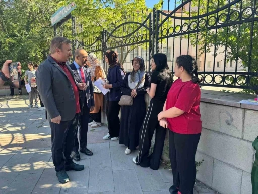 Vali Aydoğdu, LGS &ouml;ncesi &ouml;ğrenci ve velilerle bir araya geldi
