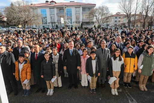 Vali Aydoğdu&rsquo;ndan &ouml;ğrencilere karne ve yaz tatili mesajı
