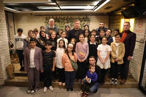 Vali Aydoğdu, öğrencilerle bir araya geldi
