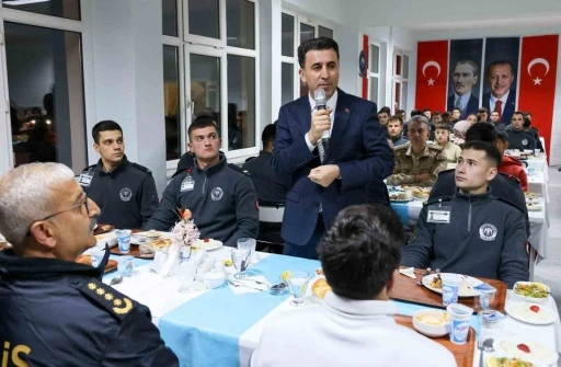 Vali Aygöl, polis adaylarıyla bir araya geldi
