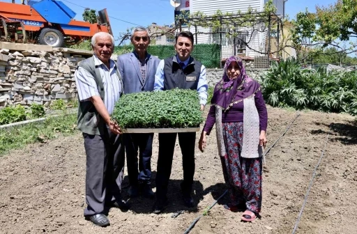 Vali Aygöl yarım asırlık evli Tekin ailesine misafir oldu
