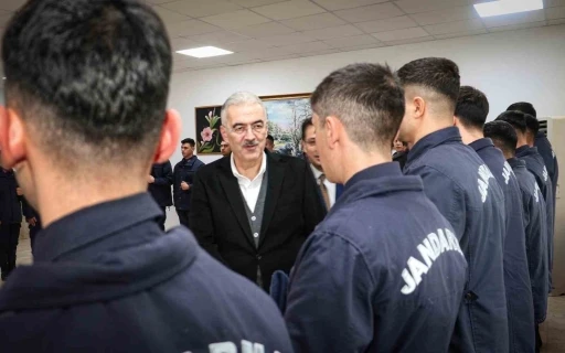 Vali Ayyıldız, İl Jandarma Komutanlığı&rsquo;nda Mehmet&ccedil;ik&rsquo;le buluştu
