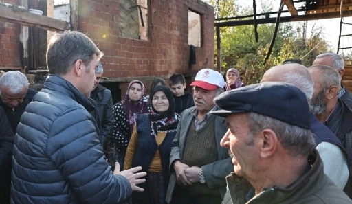 Vali Bakan açıkladı: Yaşlı çiftin yanan evleri el birliğiyle yeniden inşa edilecek
