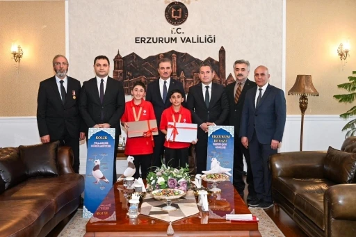 Vali Baruş, başarılı &ouml;ğrencileri makamında ağırladı

