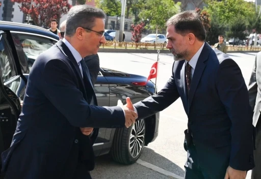 Vali Baruş&rsquo;tan Yakutiye Belediyesi&rsquo;ne &ccedil;alışma ziyareti
