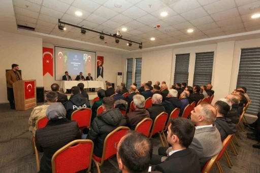 Vali &Ccedil;elik Kiğı&rsquo;da muhtarlarla bir araya geldi
