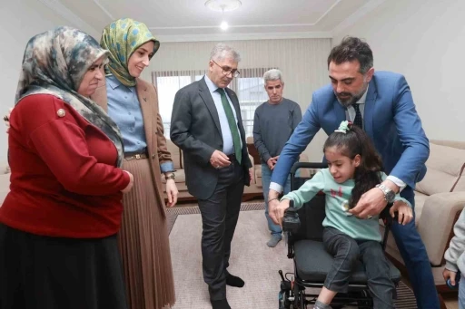 Vali &Ccedil;elik, minik S&uuml;meyye&rsquo;nin r&uuml;yasını ger&ccedil;ekleştirdi
