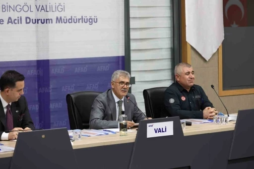 Vali &Ccedil;elik: "Ruhsatsız ve ruhsata aykırı hi&ccedil;bir yapıya m&uuml;saade etmemeliyiz"
