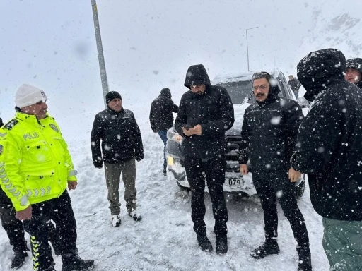 Vali &Ccedil;elik&rsquo;ten &ccedil;ığ uyarısı: "Zorunlu olmadık&ccedil;a dışarı &ccedil;ıkmayın"
