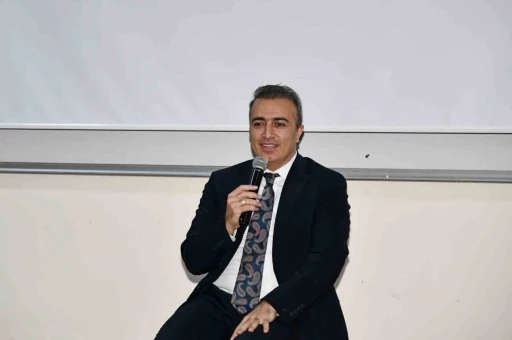 Vali &Ccedil;i&ccedil;ek, Ardahan &Uuml;niversitesi&rsquo;nde s&ouml;yleşi programına katıldı
