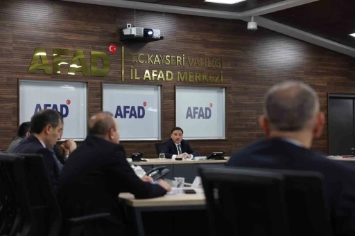 Vali &Ccedil;i&ccedil;ek Başkanlığında Kurum M&uuml;d&uuml;rleri Değerlendirme Toplantısı ger&ccedil;ekleştirildi
