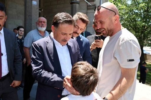Vali Çiçek, mahalle ziyaretlerine devam ediyor
