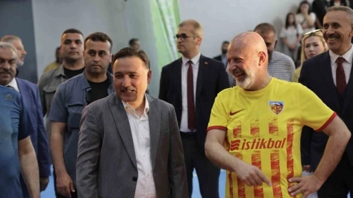 Vali &Ccedil;i&ccedil;ek: "ERVA, devasa bir meydan okumadır"
