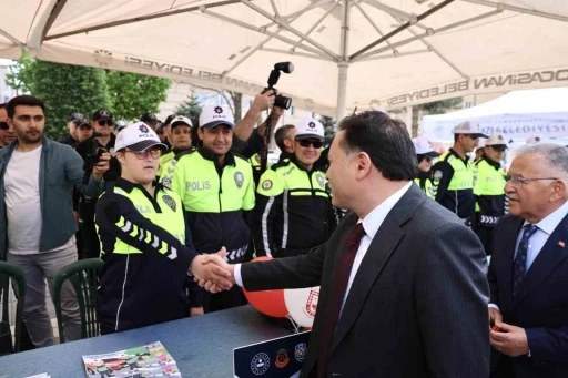 Vali &Ccedil;i&ccedil;ek: "&Ouml;l&uuml;ml&uuml; trafik kazalarında y&uuml;zde 60&rsquo;lık bir d&uuml;ş&uuml;ş var"
