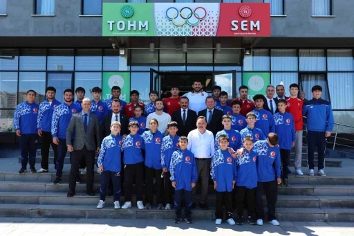 Vali &Ccedil;i&ccedil;ek&rsquo;ten Gen&ccedil;lik ve Spor İl M&uuml;d&uuml;rl&uuml;ğ&uuml;&rsquo;ne ziyaret
