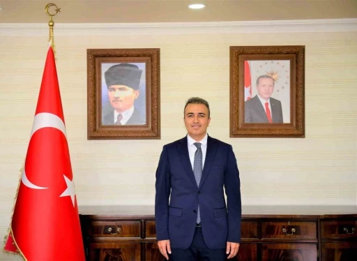 Vali &Ccedil;i&ccedil;ek&rsquo;ten yeni yıl mesajı
