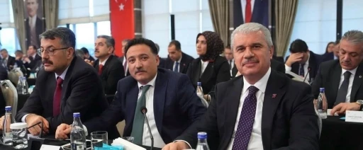 Vali &Ccedil;i&ccedil;ek, valiler buluşmasına katıldı

