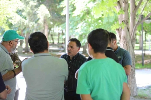 Vali &Ccedil;i&ccedil;ek vatandaşlarla bir araya geldi
