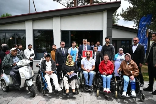 Vali Çiftçi, engelli vatandaşlarla bir araya geldi
