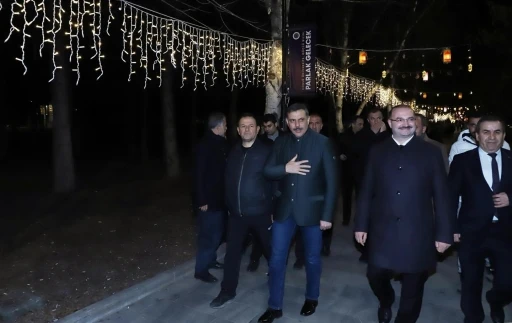 Vali Çiftçi, öğrencilerle sahur yaptı
