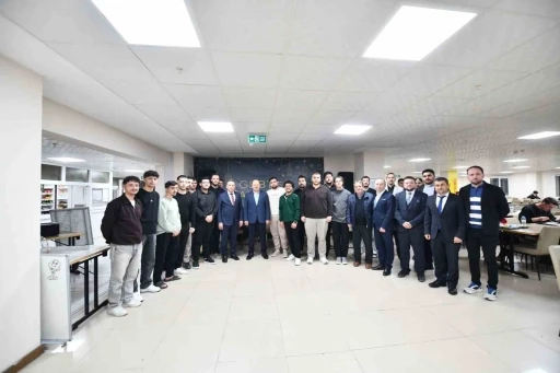 Vali Dallı, &uuml;niversite &ouml;ğrencileriyle iftar sofrasında buluştu
