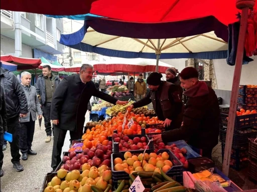 Vali Dr. Erdin&ccedil; Yılmaz, pazarcı esnafıyla buluştu
