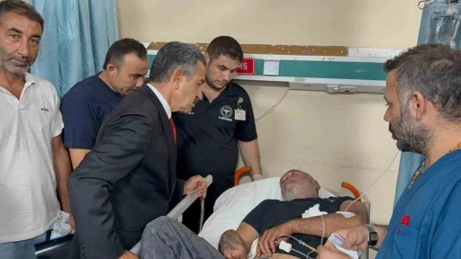 Vali Ekici, Cudi Dağı d&ouml;n&uuml;ş&uuml;nde yaralanan 34 vatandaşı ziyaret etti
