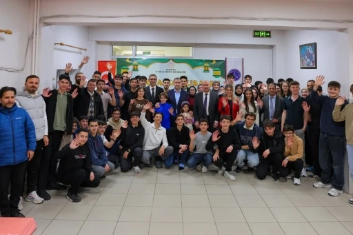Vali Eldivan, Bayburt Fen Lisesi &ouml;ğrencileriyle iftarda buluştu
