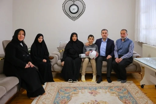 Vali Eldivan, Kaleardı Mahallesi&rsquo;nde vatandaşlarla iftarda buluştu
