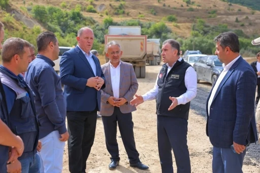 Vali Eldivan, köylerde yürütülen altyapı ve yol çalışmalarını inceledi
