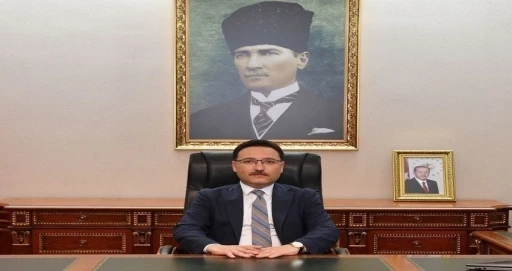 Vali G&ouml;kmen &Ccedil;i&ccedil;ek: "Bayramın huzur ve g&uuml;ven i&ccedil;erisinde ge&ccedil;mesi i&ccedil;in t&uuml;m kurumlarımız gerekli tedbirleri aldı"
