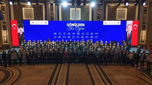 Vali G&uuml;l: "100 bin &ccedil;ocuğumuza sıcak yemek ulaştırmayı hedefliyoruz"
