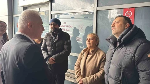 Vali G&uuml;l ve İl Emniyet M&uuml;d&uuml;r&uuml; Yıldız&rsquo;dan enkazdan kurtarılan yaralılara hastane ziyaret
