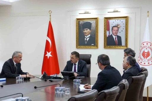 Vali Hacıbektaşoğlu &Ccedil;aycuma heyetini kabul etti
