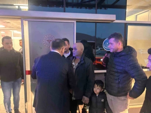 Vali Hacıbektaşoğlu maden ocağındaki g&ouml;&ccedil;&uuml;kte yaralanan iş&ccedil;iyi hastanede ziyaret etti
