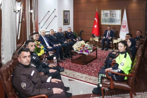 Vali Hacıbektaşoğlu, Sinan Ergen ve heyetini kabul etti

