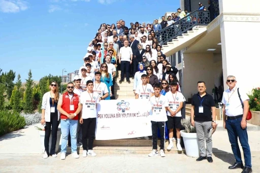 Vali Hatipoğlu, öğrencilerle bir araya geldi
