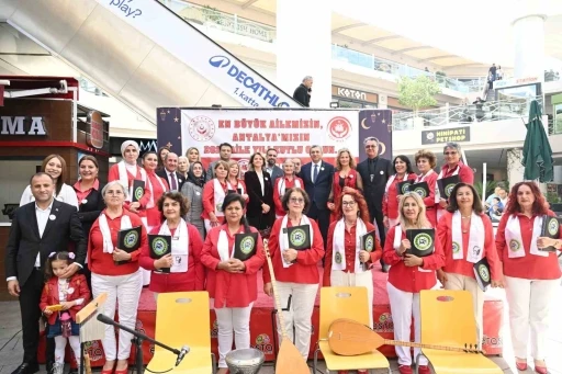 Vali Hulusi Şahin: &quot;Kadınlarımız başımızın tacıdır&quot;
